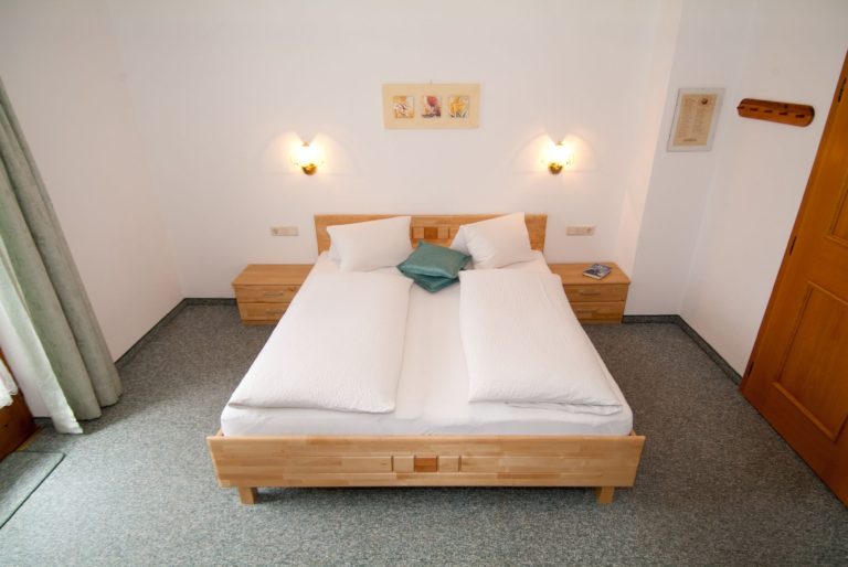 Haus_Schwalbennest_Ehrwald_Zimmer_Sonnenspitzblick_Gesamtansicht_3